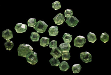 デマントイドガーネットの石言葉とその魅力的な意味